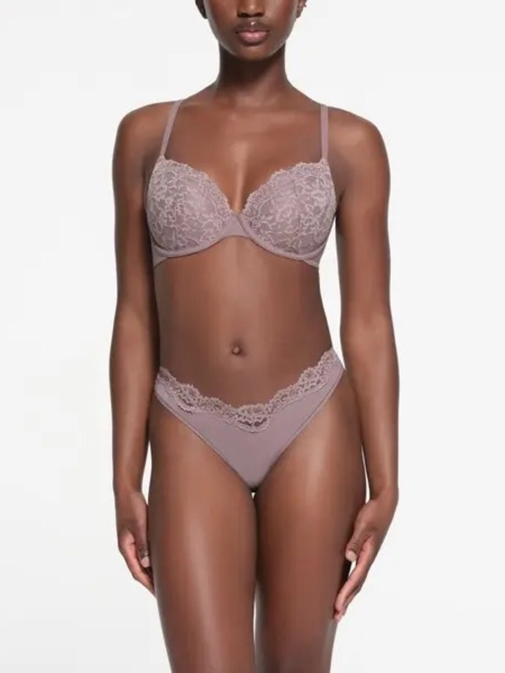 Skims fits everybody lace t-shirt bra
Color zinc multi